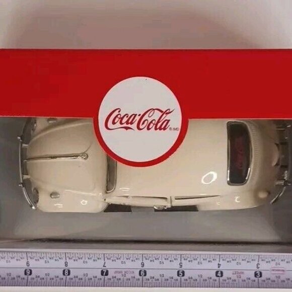 Motor City Volkswagon Beetle Coca-Cola The Real Thing VW Diecast 1:24 Sealed - Picture 5 of 6